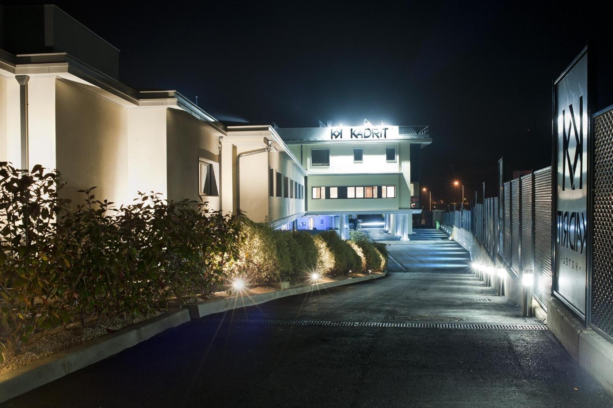 Kadrit Hotel Cadrete Esterno foto